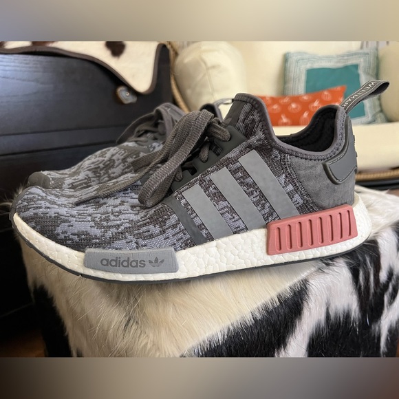 Women’s Adidas boost shoes, sz 11 - Picture 1 of 6